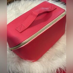 ☀️NEW☀️Women’s Vibrant Pink Cosmetic Bag